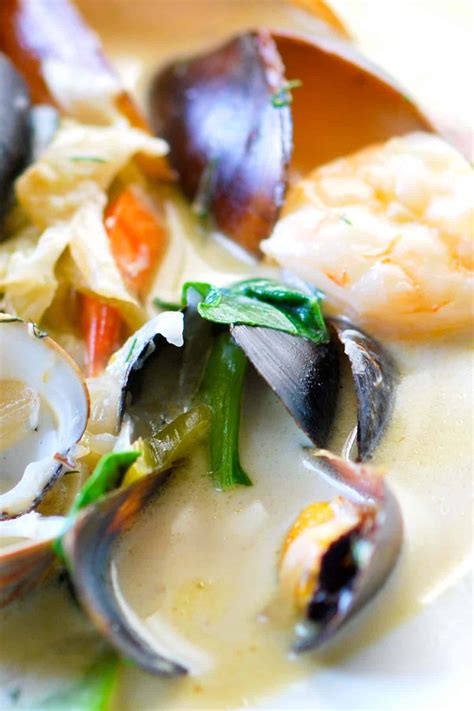 seafood-stew-with-white-wine-garlic-and-fennel image