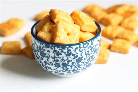 homemade-cheez-it-crackers-recipe-food-fanatic image