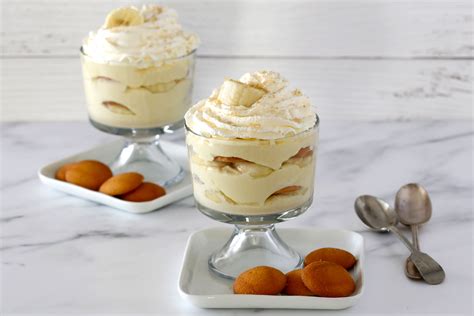 easy-rich-no-cook-banana-pudding-with-vanilla-wafers image