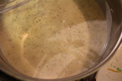 creamy-peppered-white-gravy-the-chunky-chef image