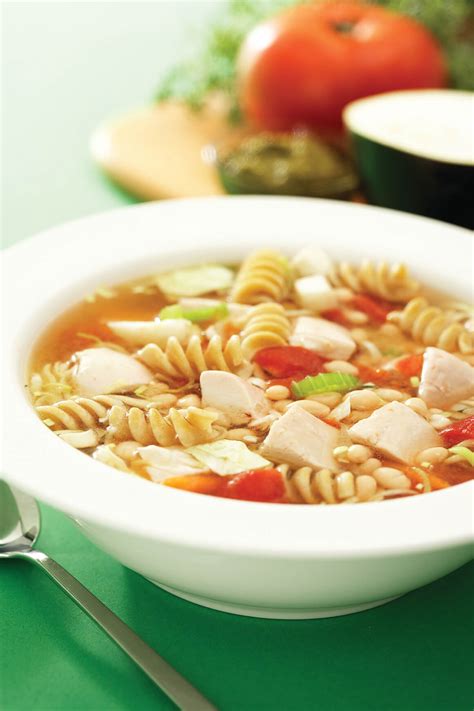 classic-minestrone-soup-con-pesto-alla-genovese image