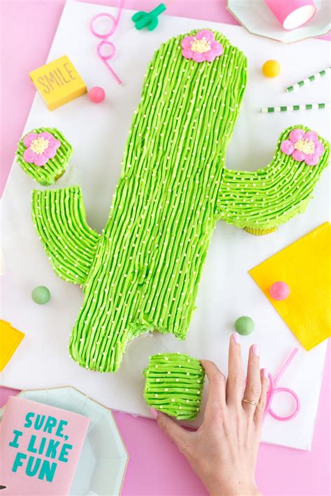 cactus-pull-apart-cupcake-cake-cactus-cake-studio image