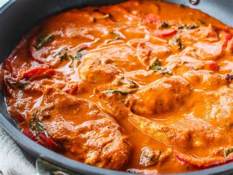 sauted-chicken-in-creamy-red-pepper-sauce-the image