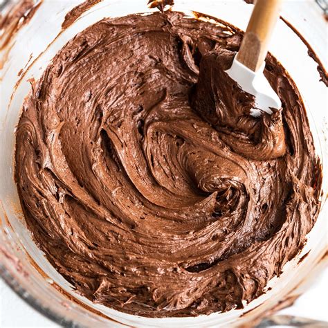 best-ever-chocolate-buttercream-frosting-handle-the-heat image