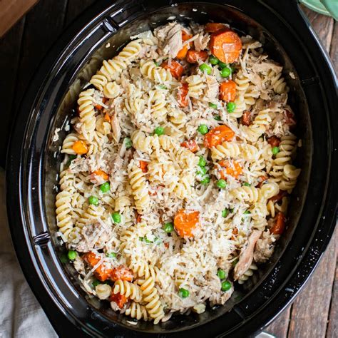 garlic-butter-chicken-and-pasta-the-magical-slow-cooker image