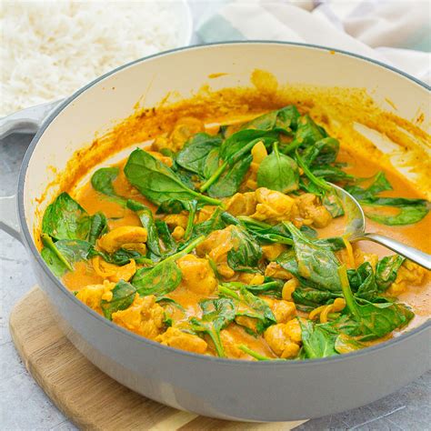 quick-chicken-and-spinach-curry-chicken-saag-easy image