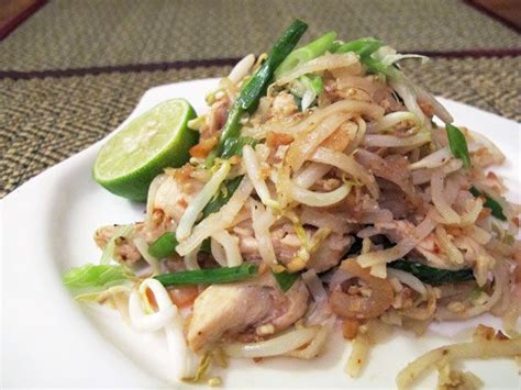 chicken-pad-thai-recipe-serious-eats image