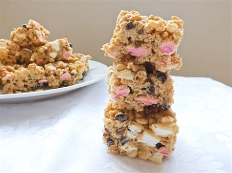 white-chocolate-and-peanut-butter-krispie-treats-bake image