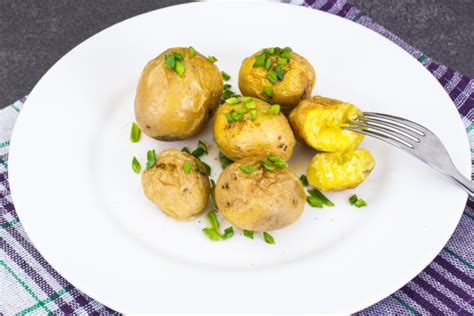 recipe-for-greek-style-cracked-new-potatoes image