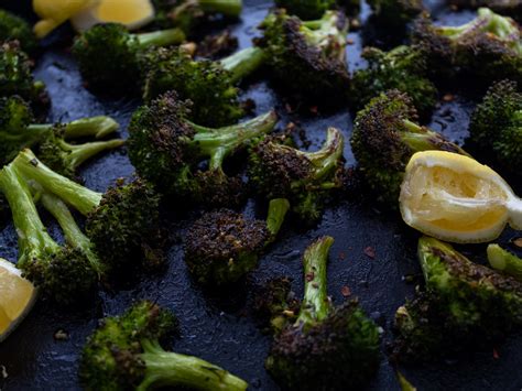 roasted-broccoli-with-garlic-and-lemon-siriusly-hungry image