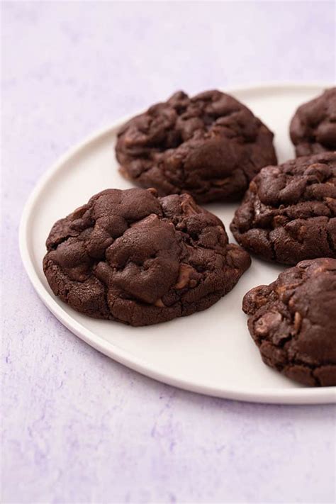 amazing-chocolate-cookies-big-and-thick-sweetest image