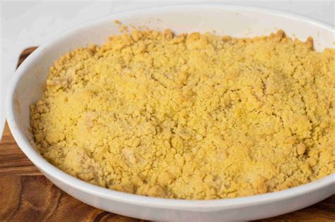 traditional-british-apple-crumble-recipe-the-spruce-eats image