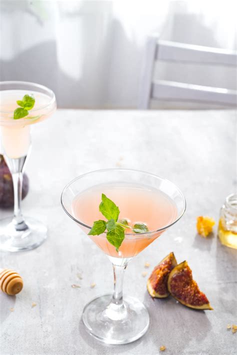 grapefruit-vodka-martini-cocktails-with-class image