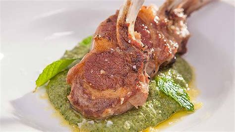 grilled-lamb-cutlets-with-easy-spinach-sauce-everyday image