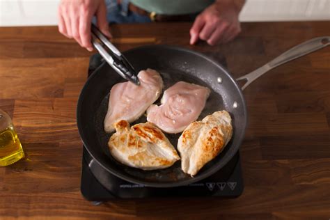 how-to-cook-chicken-breasts-in-a-pan-so-they-dont image