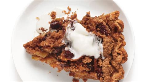 cinnamon-apple-pie-with-raisins-and-crumb-topping image