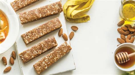 6-grab-and-go-breakfast-bars-clean-eating image