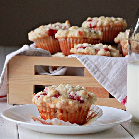 best-strawberry-muffins-recipe-how-to-make-sour image