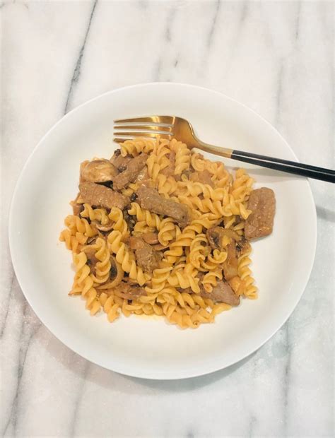chickpea-pasta-with-beef-stroganoff-adri-fonseca image