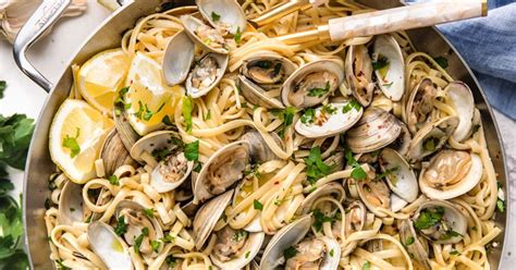 linguine-with-clams-linguine-alle-vongole-striped image