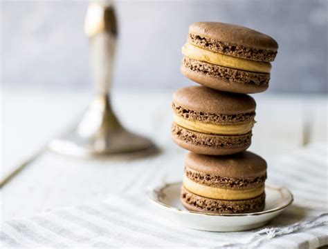 recipe-chocolate-peanut-butter-macarons-italian image
