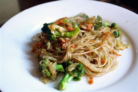 dinner-tonight-chinese-five-spice-noodles-with-broccoli image