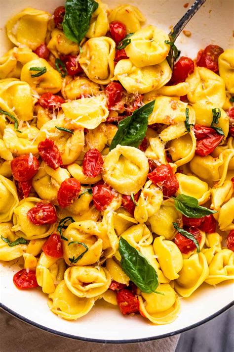 cheese-tortellini-with-roasted-tomatoes-easy image