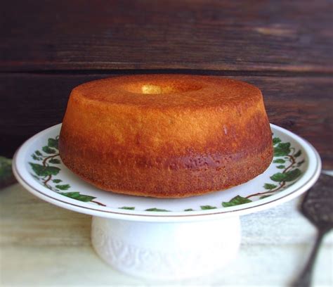 lemon-verbena-cake-recipe-food-from-portugal image