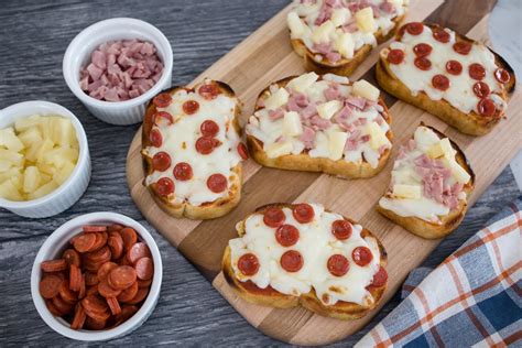 easy-lunch-recipe-delicious-texas-toast-pizza image