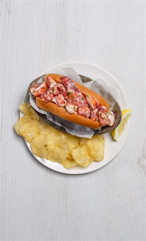 traditional-maine-lobster-roll-maine-lobster image