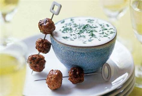 lamb-meatballs-with-yogurt-sauce-recipe-leites image