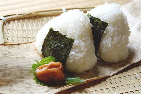 onigiri-recipe-and-10-most-popular-onigiri-fillings-we image