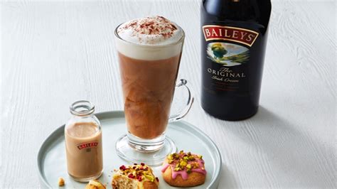 how-to-make-a-latte-cafe-latte-with-baileys-baileys-us image