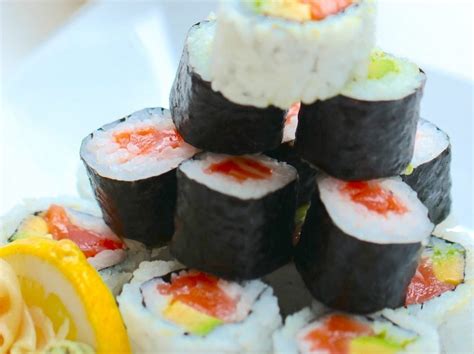 egg-sushi-roll-honest-cooking image
