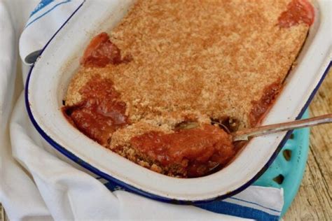 rhubarb-crumble-a-classic-dessert-with-ten-variations image