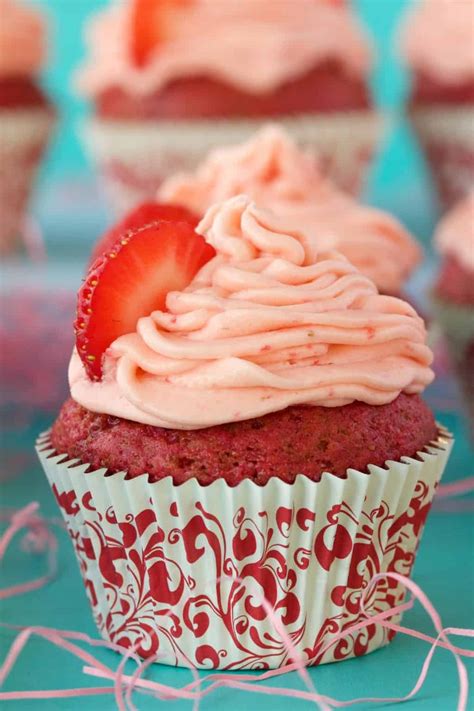 vegan-strawberry-cupcakes-loving-it-vegan image