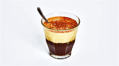 how-to-make-vietnamese-egg-coffee-with-whipped-egg image