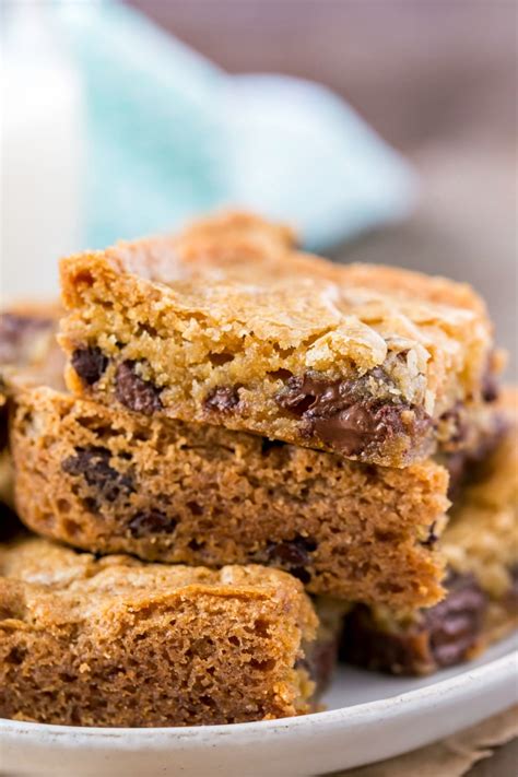 chocolate-chip-cookie-bars-i-heart-eating image