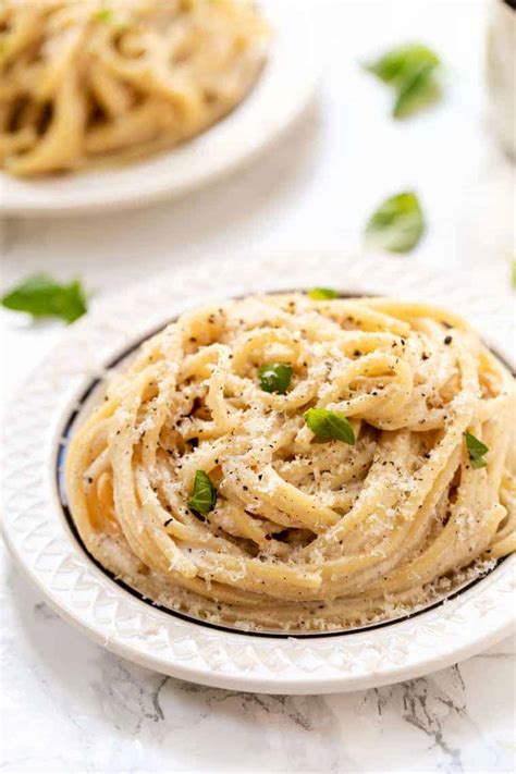 vegan-cacio-e-pepe-pasta-recipe-simply-quinoa image