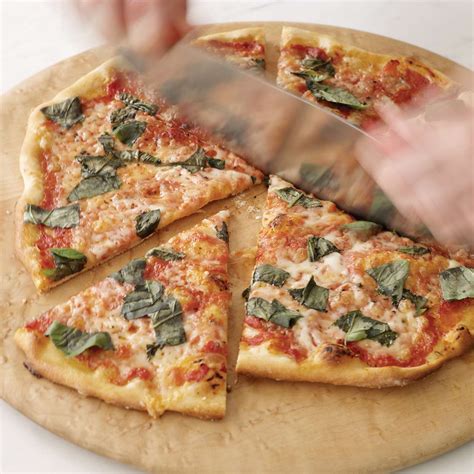 perfect-margherita-pizza-recipe-food image