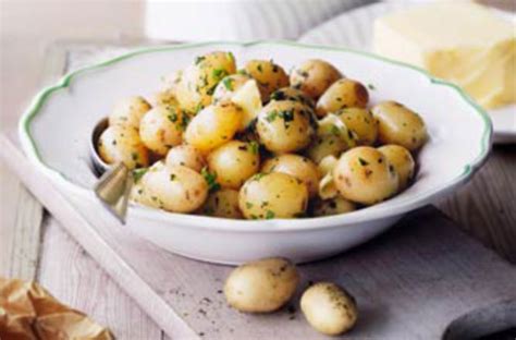 herby-new-potatoes-dinner-recipes-goodto image