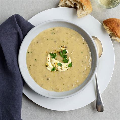 cloudy-bay-clam-chowder-the-food-show image