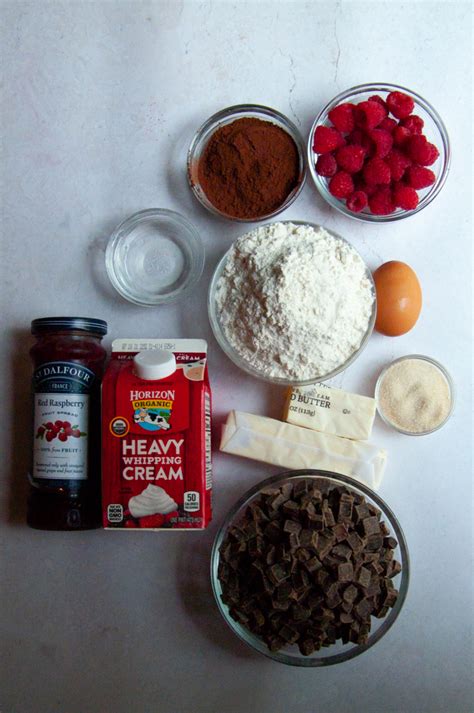 chocolate-raspberry-tart-dishing-with-delaney image