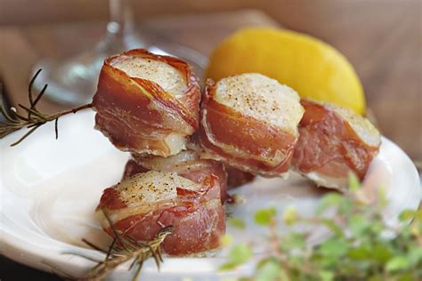 prosciutto-wrapped-scallops-grilled-on-cedar-plank-real image