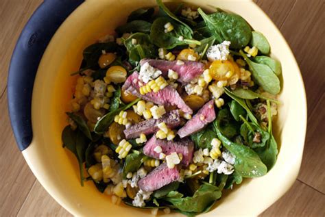 summer-spinach-salad-with-grilled-steak-momtastic image