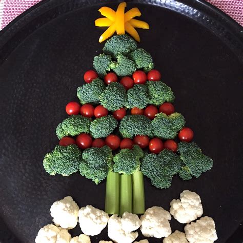 christmas-tree-shaped-vegetable-platter-appetizer-tray image