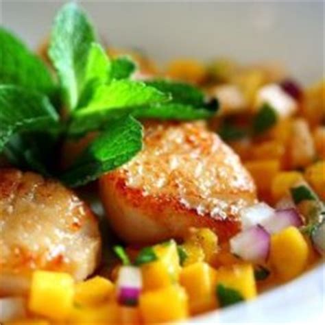 seared-scallops-with-tropical-fruit-salsa-bigovencom image