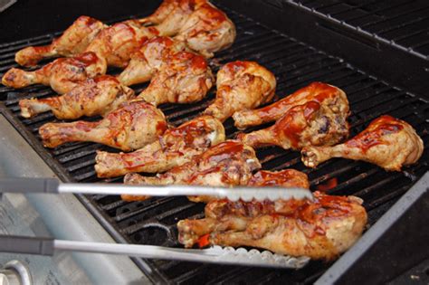 the-secret-of-barbecuing-chicken-legs-on-a-gas-grill image