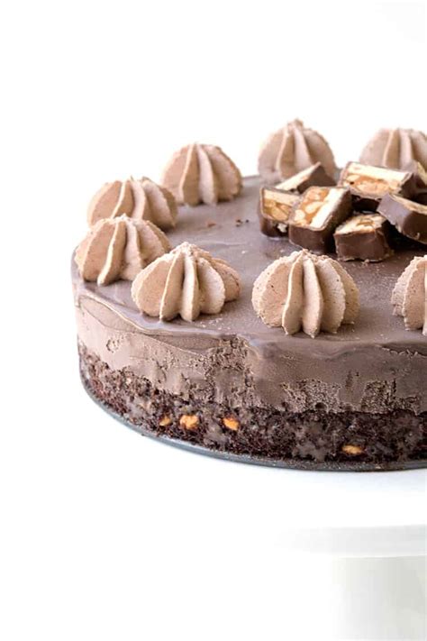 snickers-chocolate-brownie-ice-cream-cake-sweetest image
