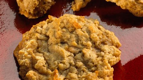 oatmeal-toffee-cookies-recipe-hersheyland image